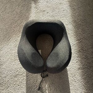 SPYDER neck pillow dark gray never used